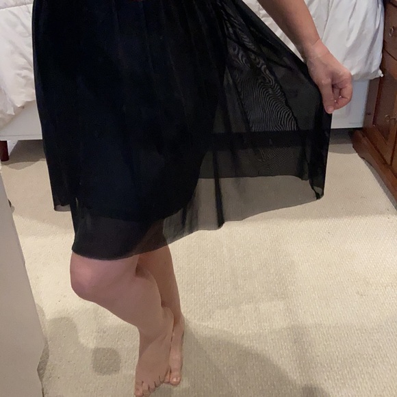 Beautiful black dress with sheer shoulders. Size medium - Picture 7 of 7